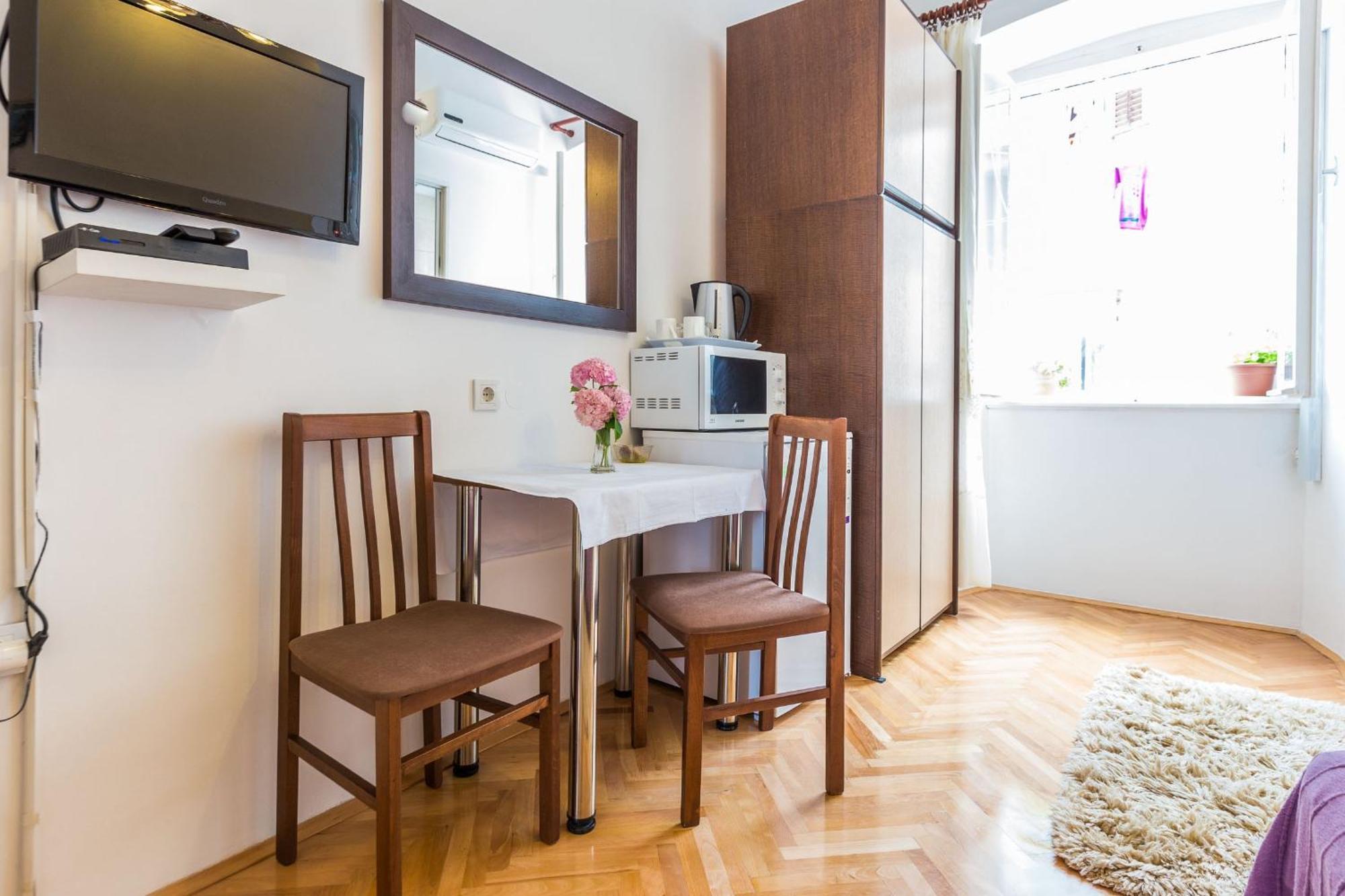 Mila Room In Old Town Centre Zara